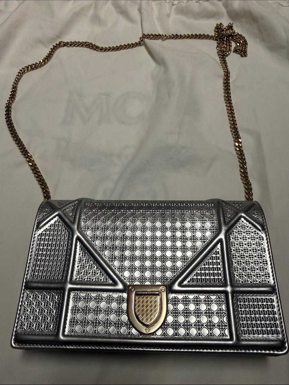 Metallic Silver Chain Shoulder Bag